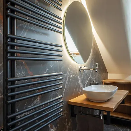 Trojhouse Apartment *