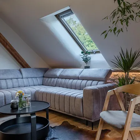 Trojhouse Lejlighed *