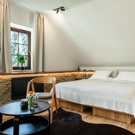 Trojhouse Apartment